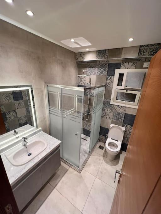 White Palace Served 22 Apartment