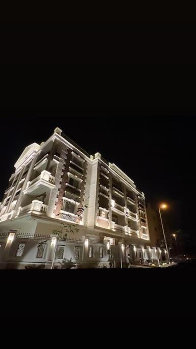 White Palace Served 22 * Cairo