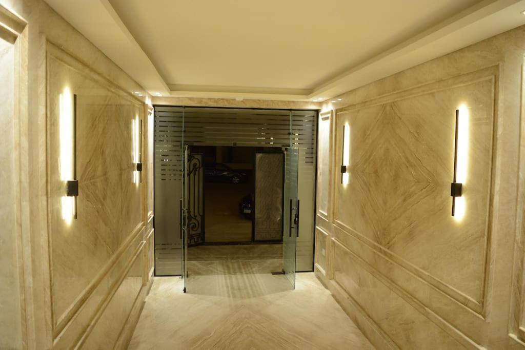 Apartment White Palace Served 22 *