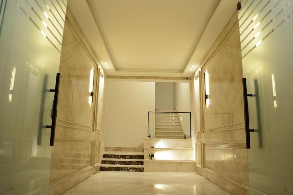 Apartment White Palace Served 22 *