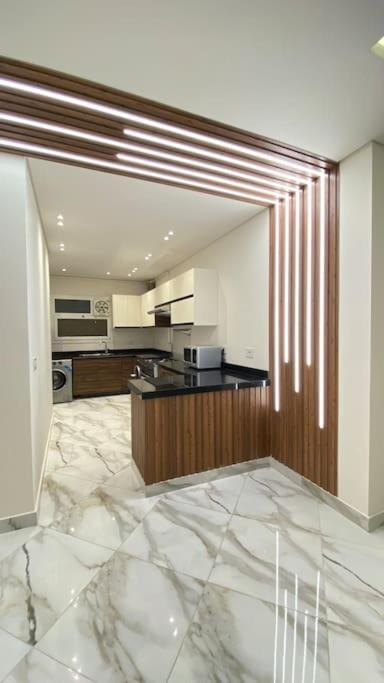 White Palace Served 22 Apartment *