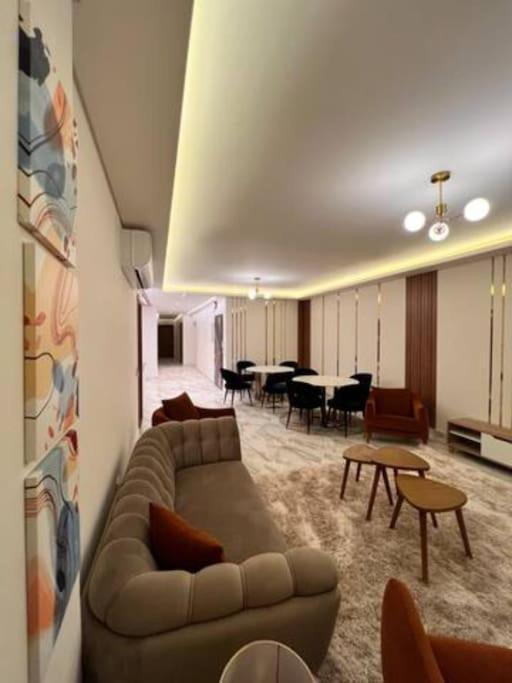White Palace Served 22 Apartment